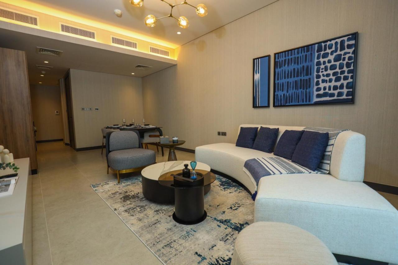 Hotel Charthouse Bahrain Manáma Exteriér fotografie A living room in a 2-bedroom apartment