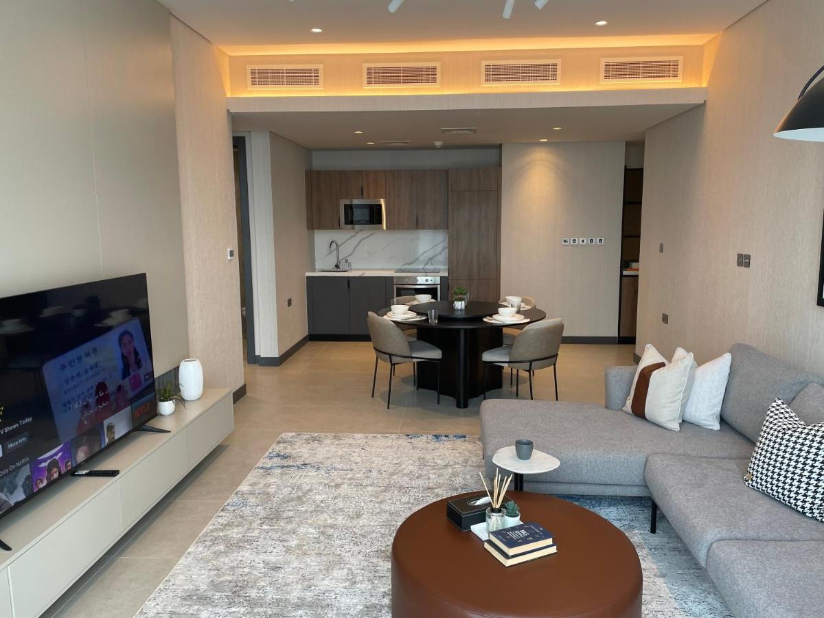 Hotel Charthouse Bahrain Manáma Exteriér fotografie A living room in a two-bedroom apartment