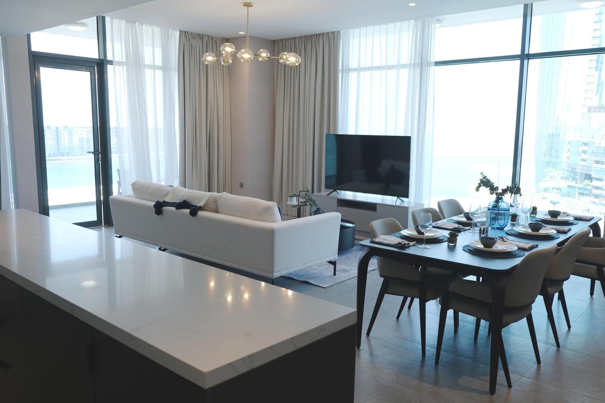 Hotel Charthouse Bahrain Manáma Exteriér fotografie A living room in a 3-bedroom apartment