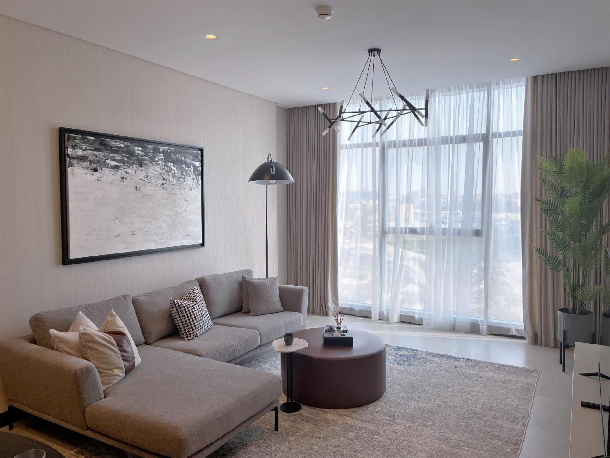 Hotel Charthouse Bahrain Manáma Exteriér fotografie A living room in a typical apartment