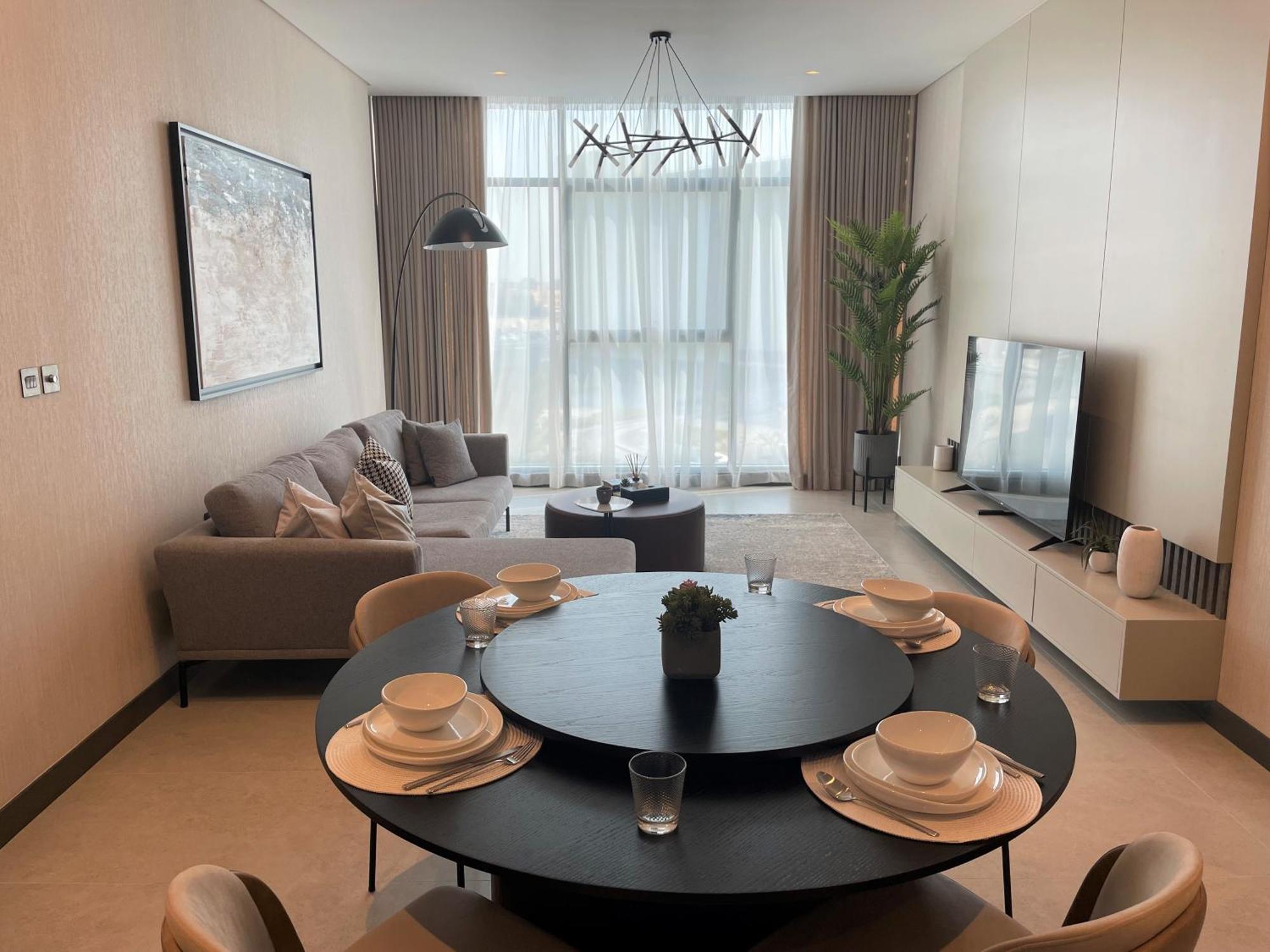 Hotel Charthouse Bahrain Manáma Exteriér fotografie A living room in a typical apartment