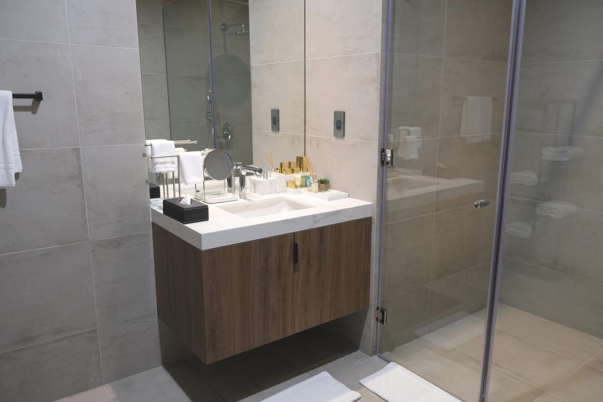 Hotel Charthouse Bahrain Manáma Exteriér fotografie Bathroom