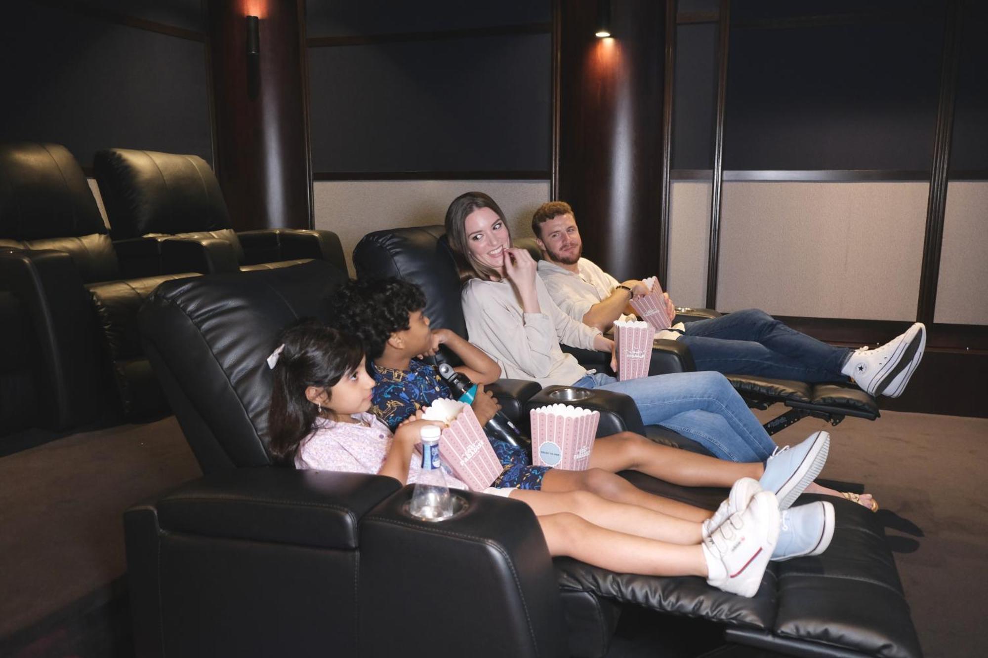 Hotel Charthouse Bahrain Manáma Exteriér fotografie A family watching a movie in a home theater
